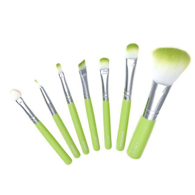 7-piece foundation makeup brush set with corrugated nylon bristles and short wooden handles