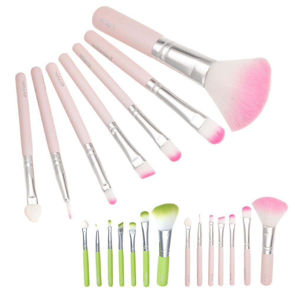 7-piece foundation makeup brush set with corrugated nylon bristles and short wooden handles