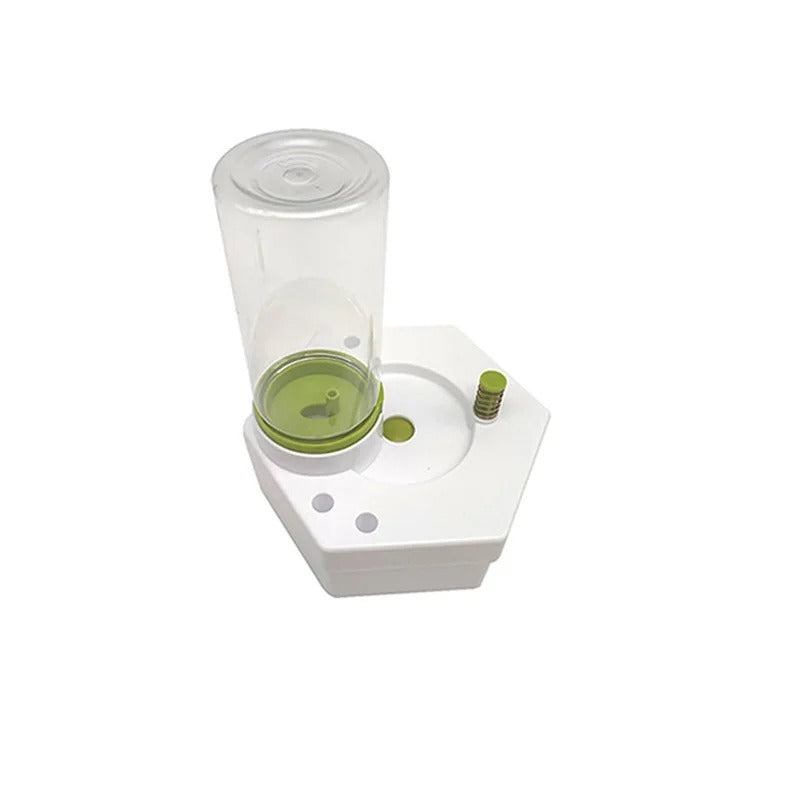 Hexagonal circulation pen cleaner brush in white and transparent plastic